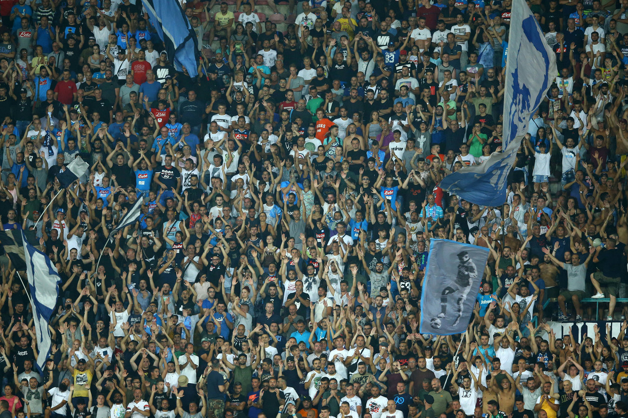 萨观看比赛, 部分看台封, tenan