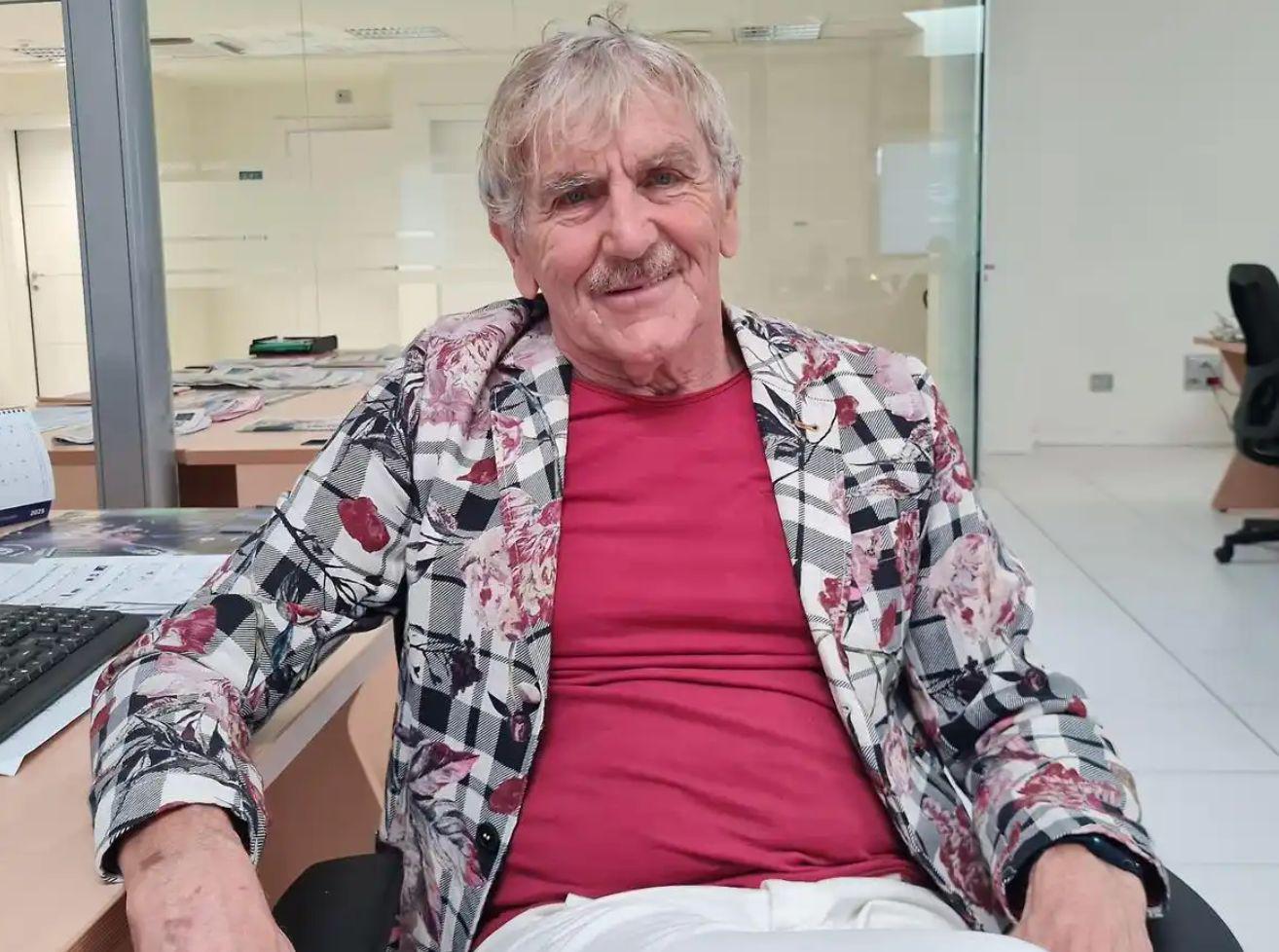 包括性生活, ue, 他表示自己